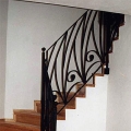 Moderní kované zábradlí na schody rodiného domu